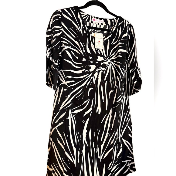 NWT BUENOS NINOS Dresses for Womens Summer Bell Sleeve V-Neck Shift Mini Size S - Picture 2 of 9